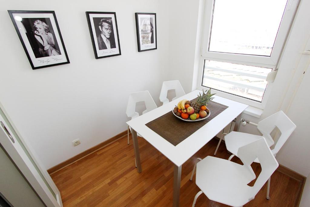 New Belgrade Apartments, Parking 5 Eur Per Day الغرفة الصورة